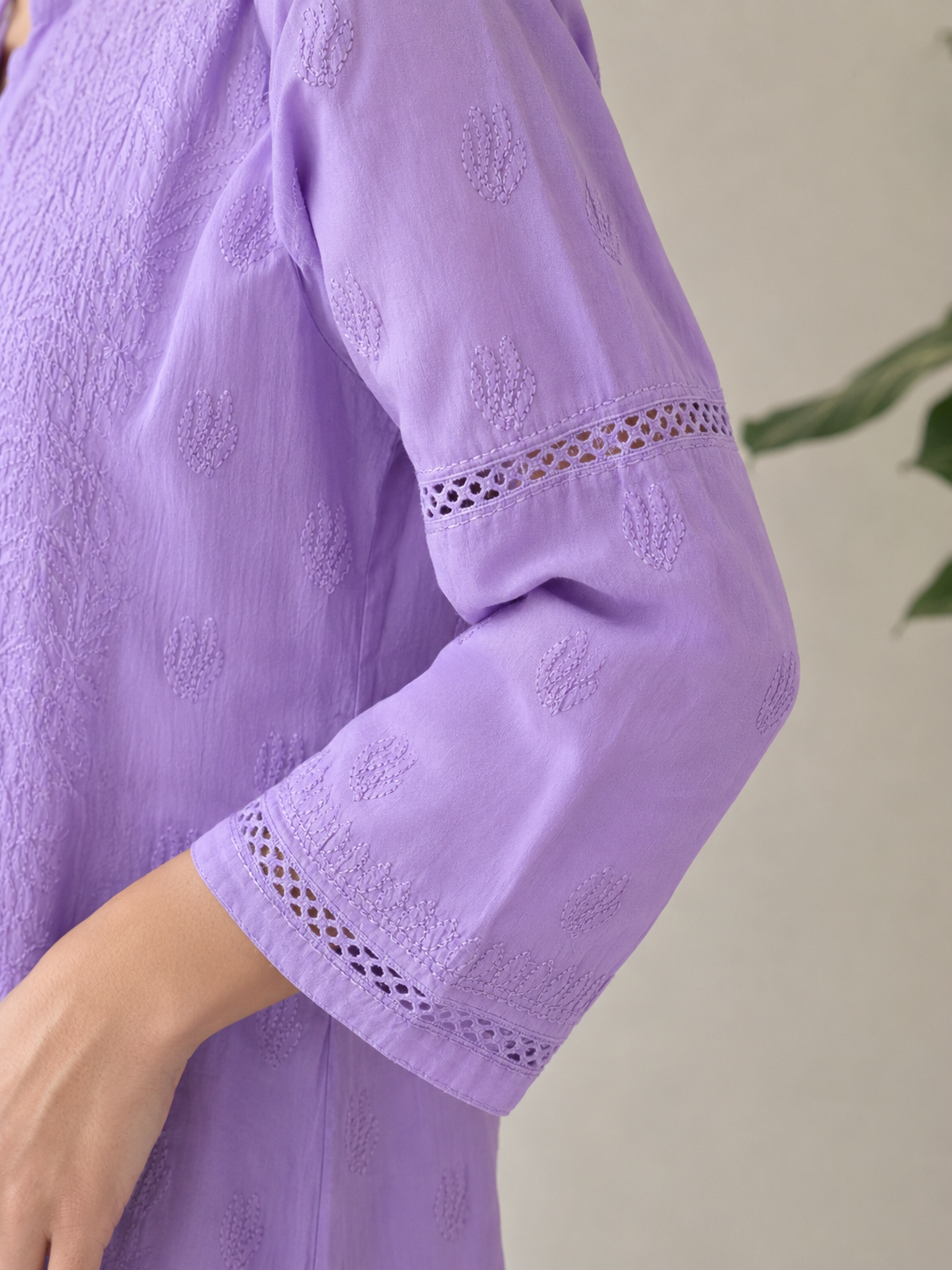 Saadgi | Hand-Embroidered Muslin Kurta
